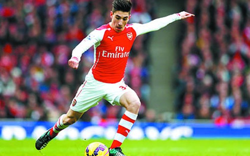Hàng thủ Arsenal: Debuchy nghỉ 3 tháng, ai thay thế?