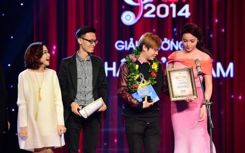 Hậu lễ trao giải ‘Bài hát Việt 2014’: ‘Đẳng cấp’ đã chinh phục được ‘thị trường’