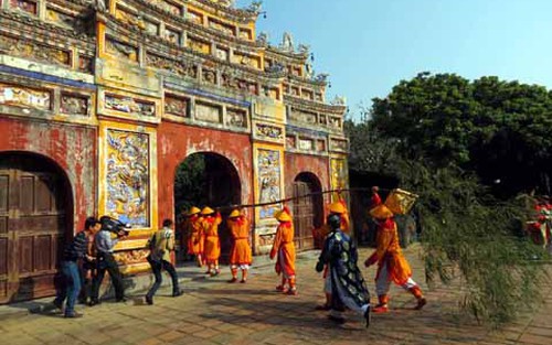 CẬN CẢNH: Tái hiện nghi lễ dựng nêu tại Đại Nội Huế