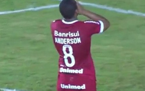 Thảm hại Anderson: Đá hỏng penalty trong ngày ra mắt đội bóng mới