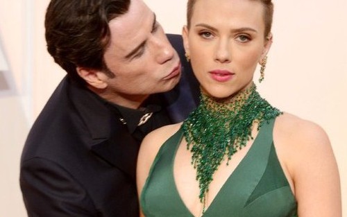 Dư âm Oscar 2015: Mổ xẻ màn sờ soạng 'khó đỡ' của John Travolta