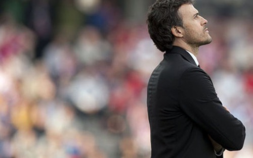 Thắng Granada, Luis Enrique vẫn mỉa mai mặt sân