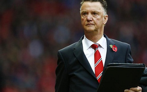Van Gaal lý giải nguyên nhân không dùng Falcao và bảo vệ Evans ở vụ nhổ nước bọt