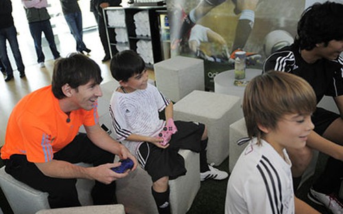 Tự sự của Lionel Messi: "Đừng coi thường, tôi là Vua Play Station đấy!"