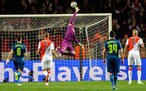 Cứu thua siêu đẳng, thủ môn Monaco đập tan hy vọng đi tiếp của Arsenal