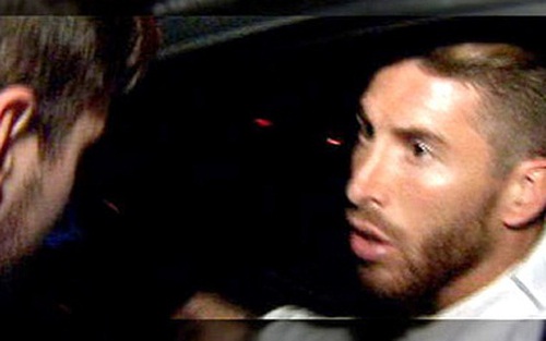 CĐV chặn xe, chửi bới cầu thủ Real Madrid sau trận thua Barca