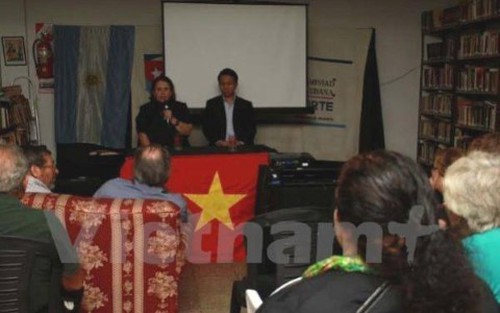 Khán giả Argentina xúc động với bộ phim 'Cánh đồng hoang'