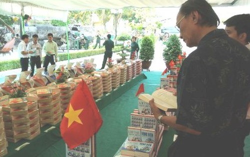 100 tựa sách chào mừng ngày 30/4