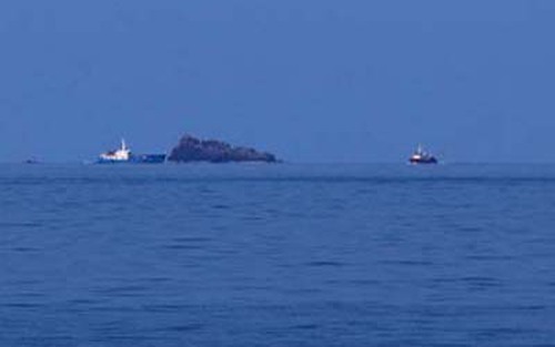 Thợ lặn tìm thấy nhiều mảnh vỡ 2 máy bay Su 22
