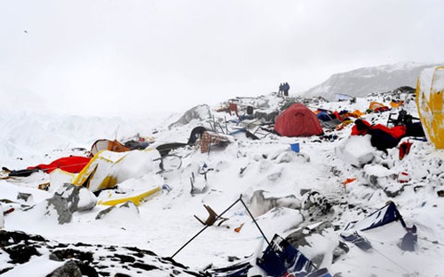 Nepal: Giải cứu 100 người leo núi bị mắc kẹt tại hồ băng