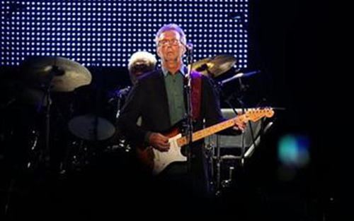 Huyền thoại guitar Eric Clapton cháy hết mình trong sinh nhật tuổi 70