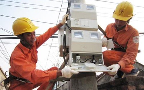 Nắng nóng kéo dài, Hà Nội, TP.HCM nhiều nơi bị cắt điện
