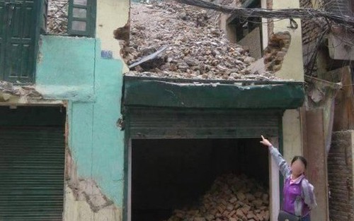 Đoàn Chữ thập đỏ tươi cười, bỏ về trước đống đổ nát Nepal: Lỗi hành vi