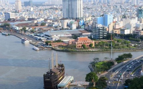Chuyện vỉa hè: Ngẫm về ước mơ ngôi nhà giá rẻ, trường học cho con...