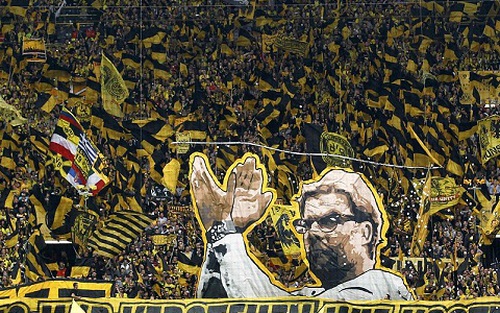 Chùm ảnh: CĐV Dortmund nghẹn ngào tạm biệt Juergen Klopp