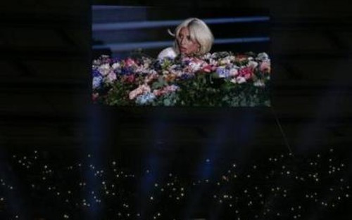 Nghe Lady Gaga làm sống lại John Lennon tại European Games