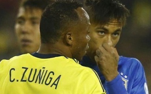 Bị đánh chảy máu mồm, Neymar chửi thề với Zuniga