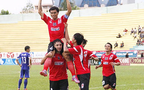 ĐTLA - Đồng Nai 4-2: Hat-trick của Tài Em đưa ĐTLA vào bán kết