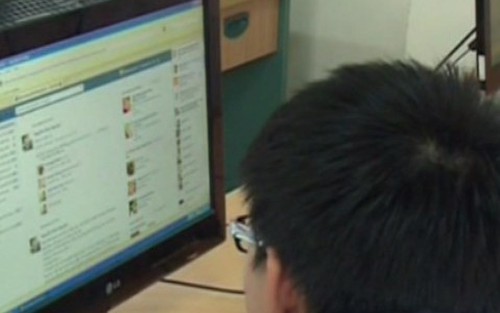 Làm gì khi con xem phim sex?