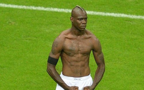 Tròn 3 năm màn ăn mừng khó quên của Balotelli ở EURO 2012