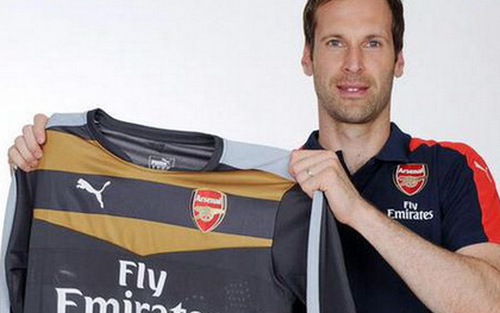 Các ngôi sao Arsenal hoan hỉ chào đón Petr Cech