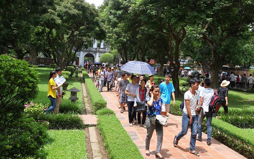 Lượng sĩ tử đến Văn Miếu - Quốc Tử Giám giảm hơn nửa