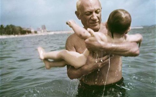 Trưng bày kho ảnh màu cực hiếm của phóng viên chiến trường huyền thoại Robert Capa