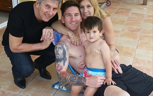 Mẹ của cầu thủ tai tiếng nhất Copa America tấn công gia đình Messi