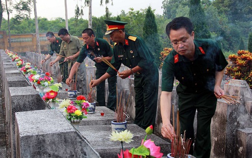 Cầu siêu tưởng nhớ các liệt sĩ Sư đoàn 356 hi sinh tại Vị Xuyên tháng 7 năm 1984
