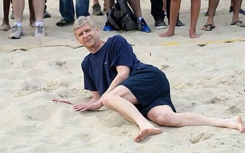 CHÙM ẢNH: Những khoảnh khắc 'khó đỡ' của HLV Arsene Wenger
