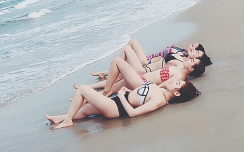 Có đáng bị 'ném đá' vì... Bikini?