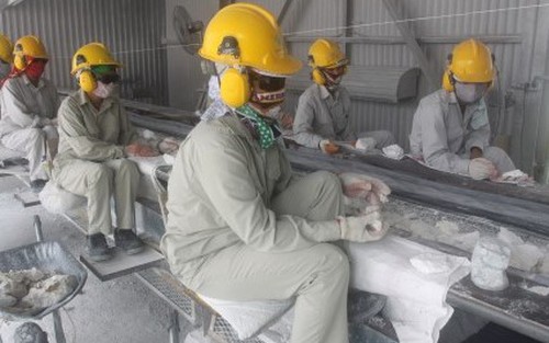 Ngân hàng Thế giới: 5 tháng đầu 2015, Việt Nam thâm hụt thương mại khoảng 3 tỷ USD