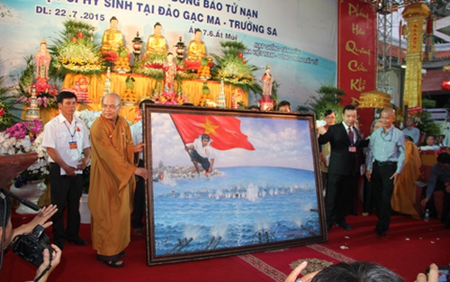 Tạo tác bức tranh 'Gạc Ma – Vòng tròn bất tử' bằng đá san hô