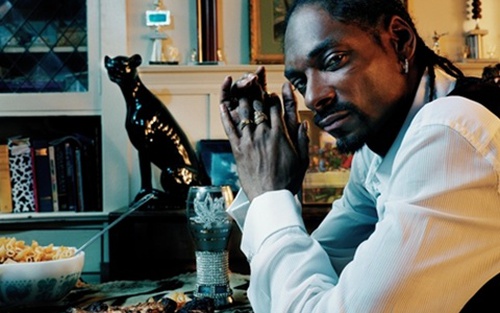 Sao nhạc rap Snoop Dogg bị tạm giữ vì lén mang cả 'kho tiền" qua sân bay