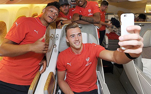 Oxlade-Chamberlain phản pháo Roy Keane: 'Arsenal không chỉ biết tự sướng'
