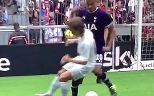 Luka Modric bị sao trẻ của Tottenham xỏ háng dễ dàng
