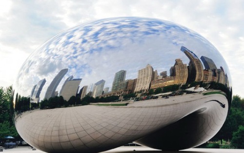 Nghệ sĩ Anh cáo buộc Trung Quốc 'đạo' biểu tượng 'Cổng mây' của Chicago