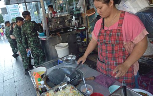 Lý do để vỉa hè Hà Nội chúng ta muôn năm không sạch