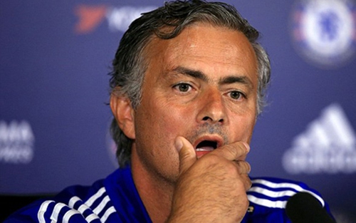 Mourinho mượn Pellegrini để 'đá xoáy' Wenger