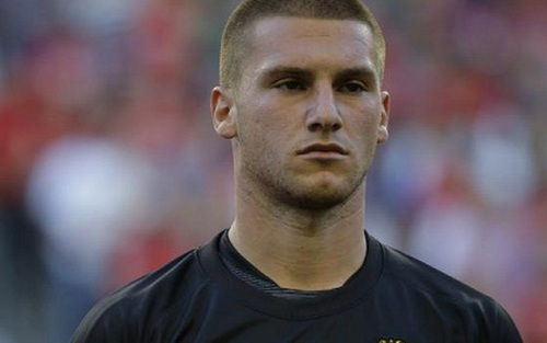 Van Gaal bị chỉ trích kìm hãm tài năng của Sam Johnstone