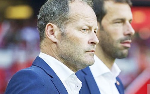 Hà Lan sắp bị loại, HLV Danny Blind vẫn quyết không từ chức