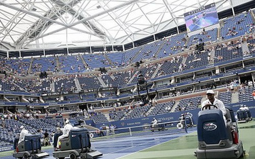 Simona Halep cảm ơn trời mưa. Mái che ở US Open đến 2016 mới dùng được