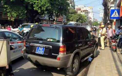 Hà Nội: Xử lý nghiêm vụ xe ô tô "biển xanh" đi vào đường cấm còn bỏ chạy