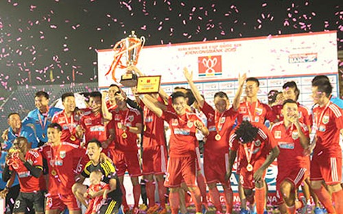 B.Bình Dương 4–2 Hà Nội T&T: Nỗi ám ảnh trở về