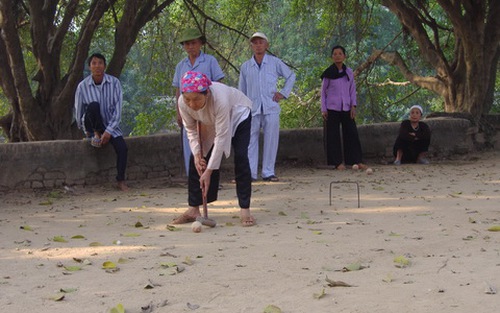 Bóng cửa – Từ quý tộc châu Âu đến thôn quê đất Việt