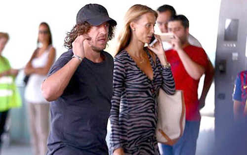 Vì sao Puyol sang Mỹ khổ luyện tiếng Anh?