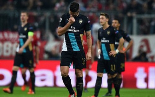 Emmanuel Petit: 'Cầu thủ Arsenal nên ở nhà mà xem tivi'