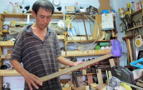 Nghệ nhân làm đàn ghi-ta Giang Văn Thân: Có nghệ sĩ đúng nghĩa thì sẽ có cây đàn đúng chất