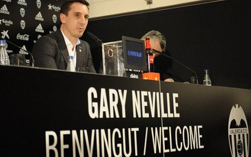 Gary Neville: ‘Thật ngu ngốc nếu từ chối đề nghị của Valencia’