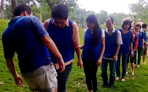 Video Teambuilding: Trò chơi kẹp bóng (phiên bản 3)